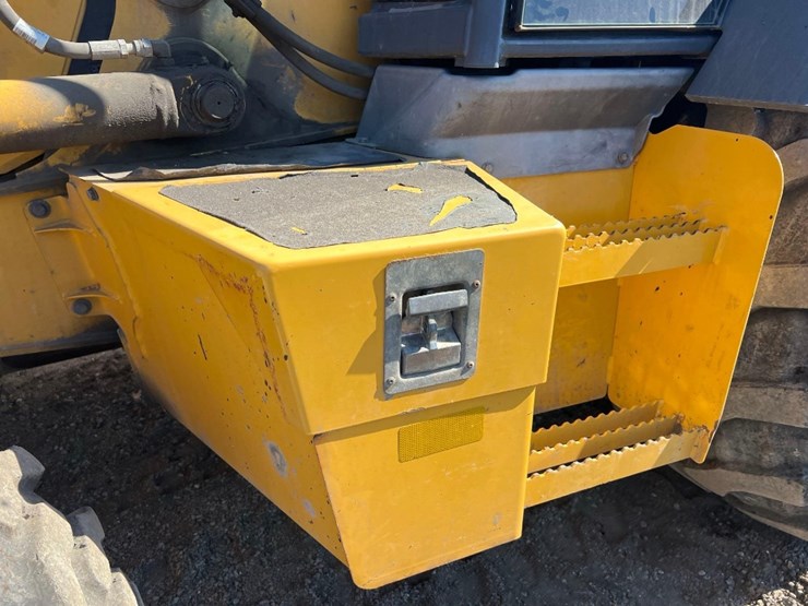 deere-410l-image-13