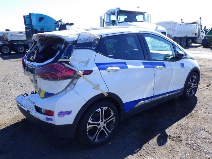 2018-chevrolet-bolt-sedan-image-3