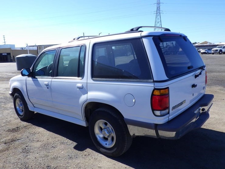1995-ford-explorer-image-4