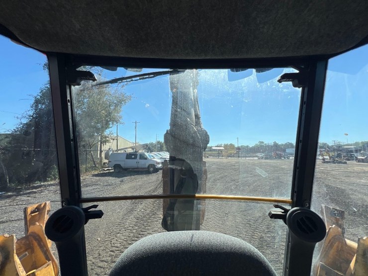 deere-410l-image-45