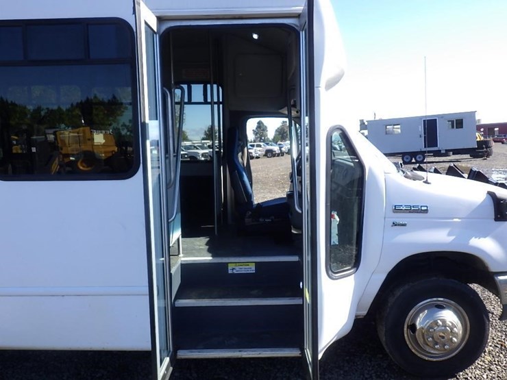 2015-ford-e350-image-16