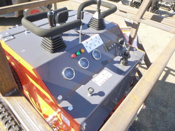 tpm-t460-skid-steer-track-loader-image-14