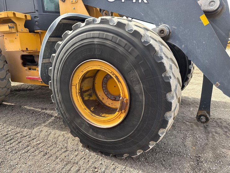2017-deere-644k-image-11