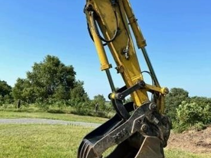 2014-komatsu-pc240-lc-10-image-3