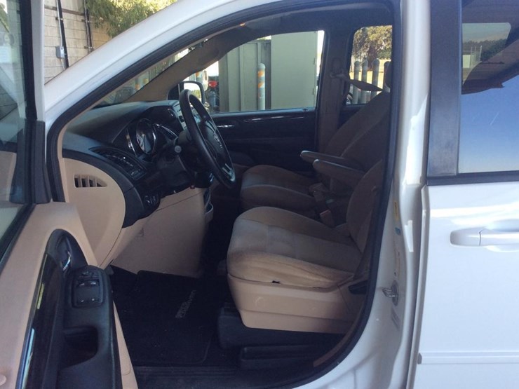 2011-dodge-grand-caravan-image-8