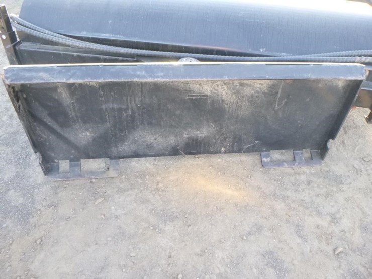 giyi-64"-skid-steer-angle-broom-image-5