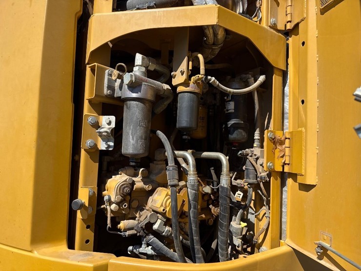 2016-caterpillar-315fl-image-18