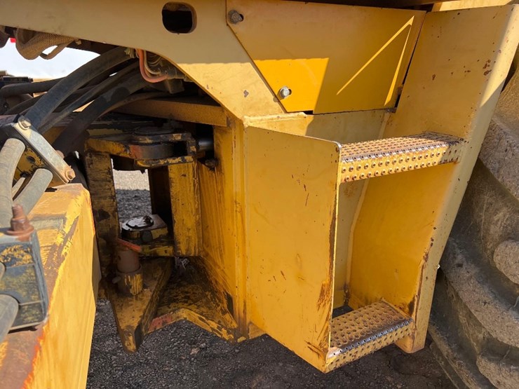 caterpillar-cp-563-image-13
