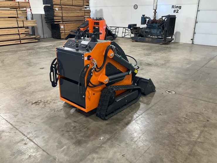#1001-•-new-land-hero-ldh-t460-mini-track-skid-steer-loader-image-3