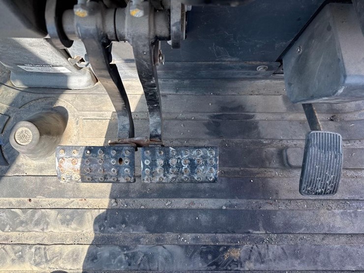 deere-410l-image-25