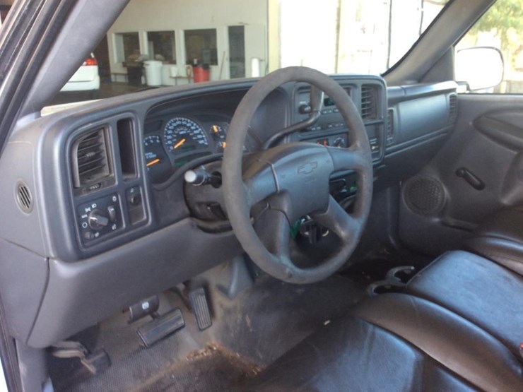 2003-chevrolet-1500-image-8