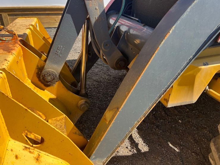 deere-410l-image-10