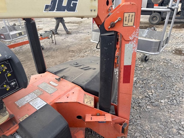 2017-jlg-t350-image-10