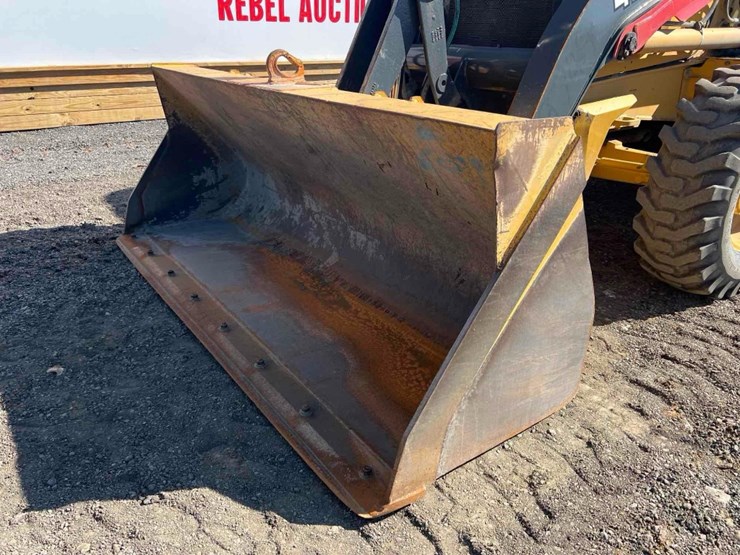 deere-410l-image-9