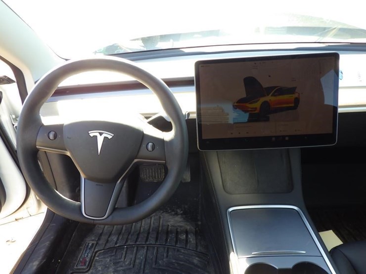 2023-tesla-model-3-sedan-image-8