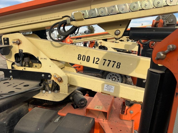 2016-jlg-t350-image-16
