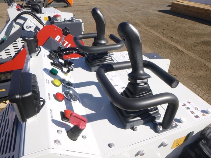 battler-st28h-6-skid-steer-track-loader-image-14