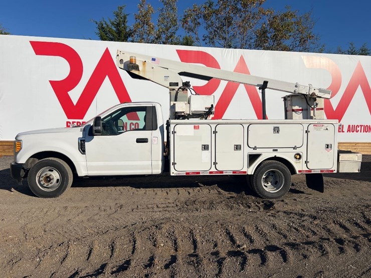 2017-ford-f350-xl-image-1
