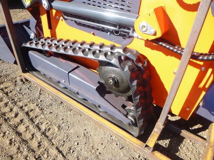 tpm-t460-skid-steer-track-loader-image-17
