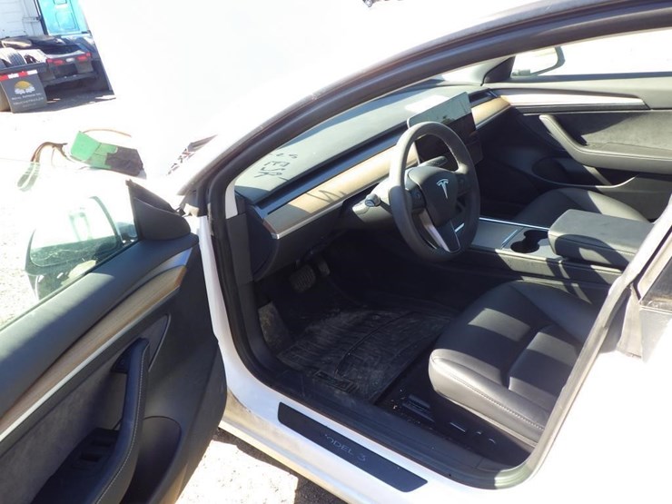 2023-tesla-model-3-sedan-image-5