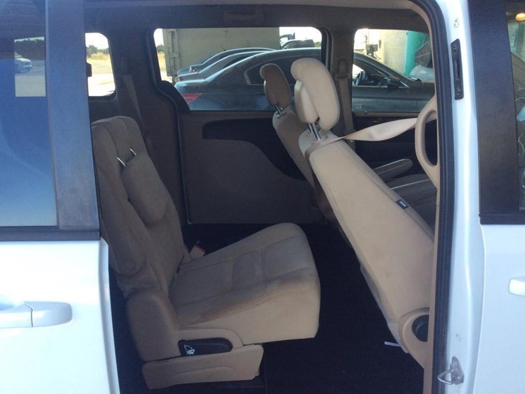 2011-dodge-grand-caravan-image-10