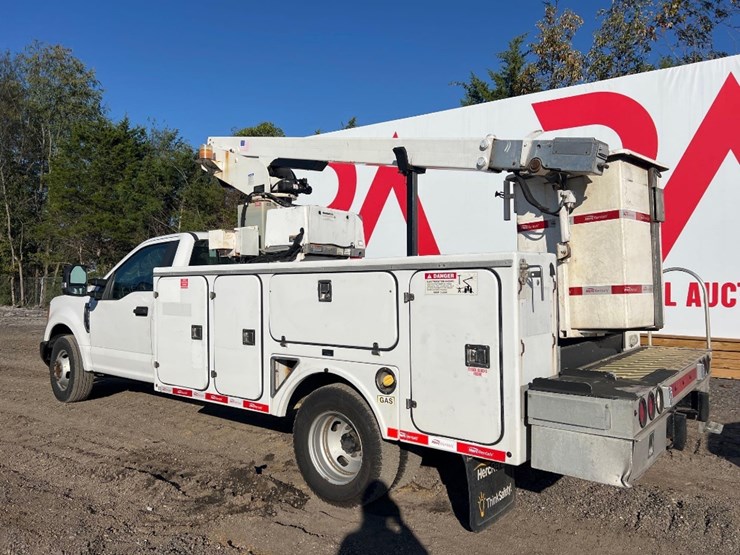 2017-ford-f350-xl-image-2