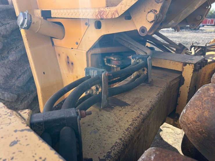 caterpillar-cp-563-image-16