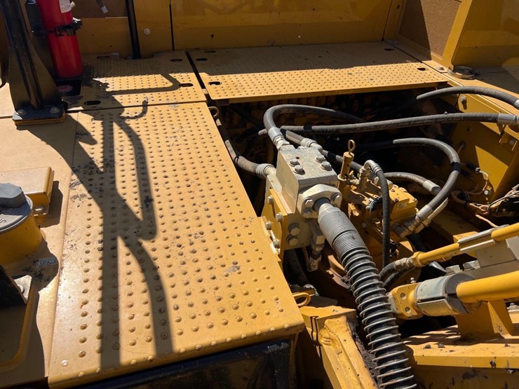 2019-caterpillar-336gc-image-16