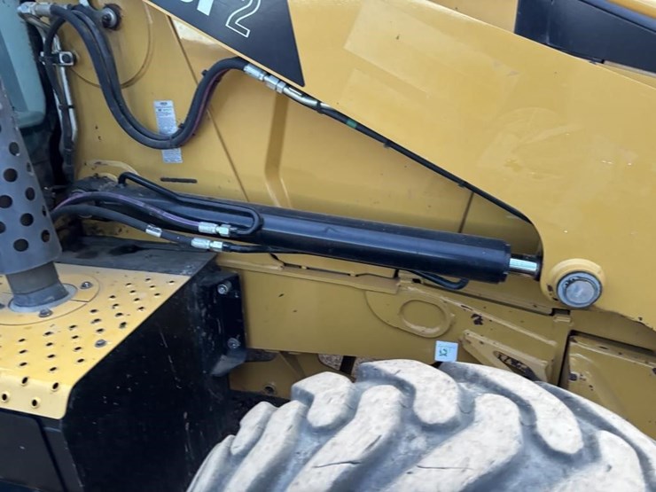 caterpillar-420f2-image-16