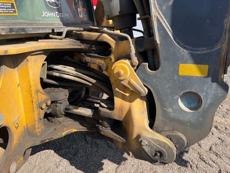 deere-410l-image-21