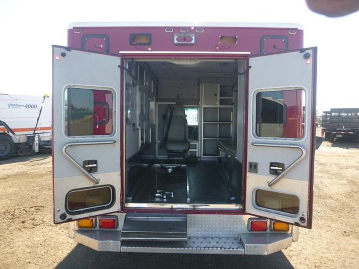 2017-ford-e350-image-6