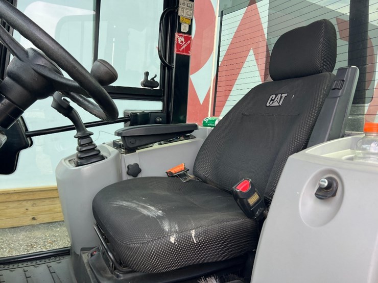 2018-caterpillar-908m-image-24