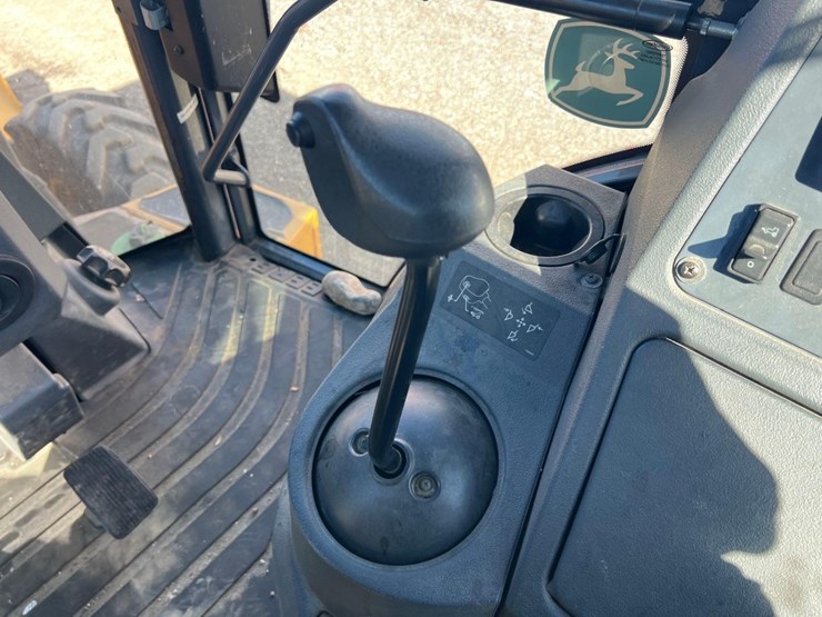 deere-410l-image-36