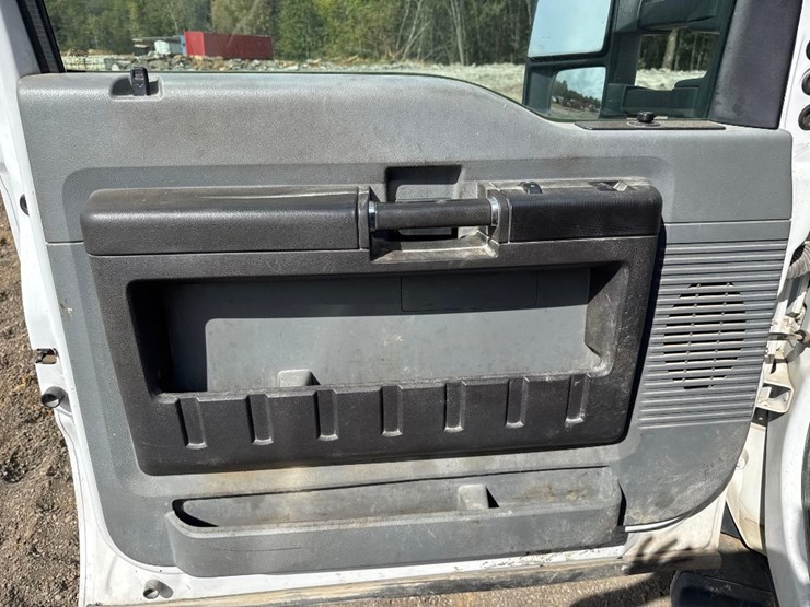 2016-ford-f550-xl-image-27