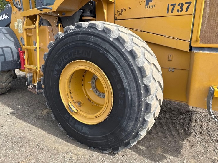 2017-deere-644k-image-9