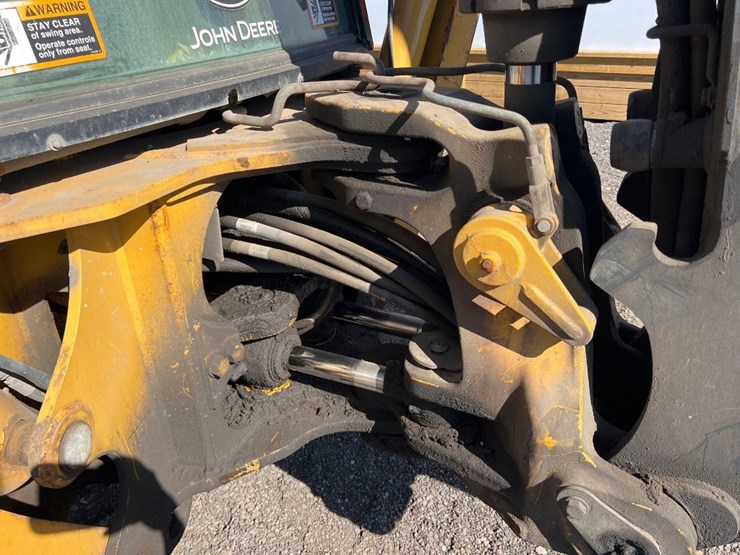 deere-410l-image-31