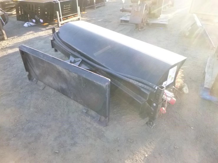 giyi-64"-skid-steer-angle-broom-image-3