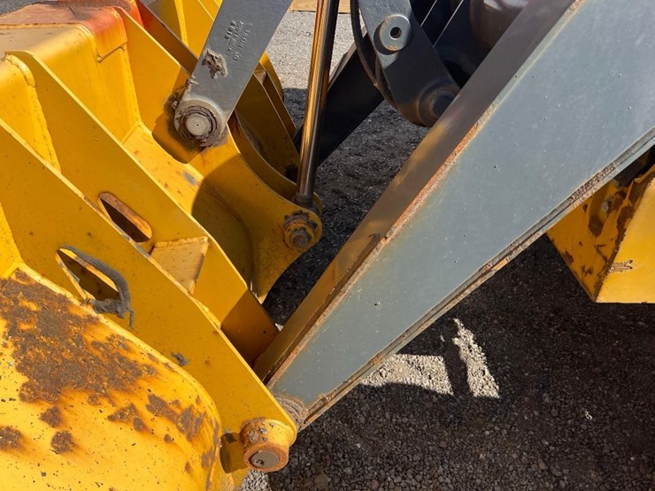 deere-410l-image-14