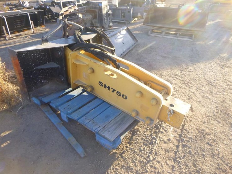 sh750-skid-steer-hydraulic-breaker-image-2
