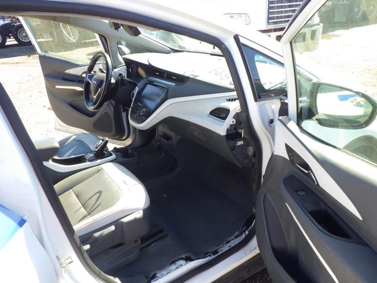 2018-chevrolet-bolt-sedan-image-6
