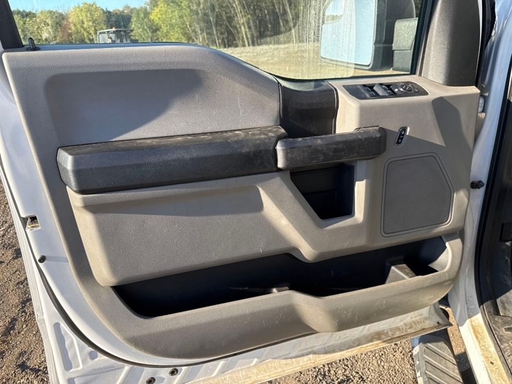 2018-ford-f150-xl-image-22