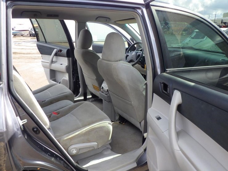 2010-toyota-highlander-image-8