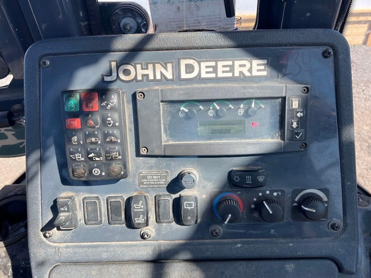 deere-410l-image-42