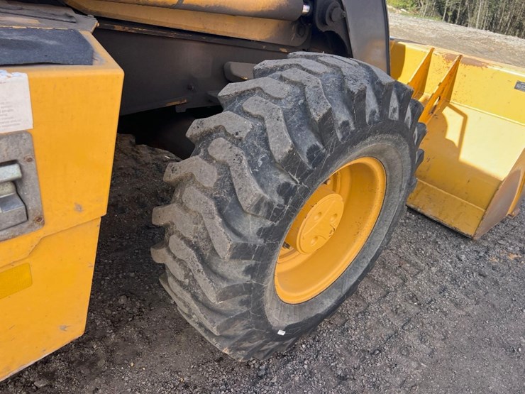 deere-410l-image-17
