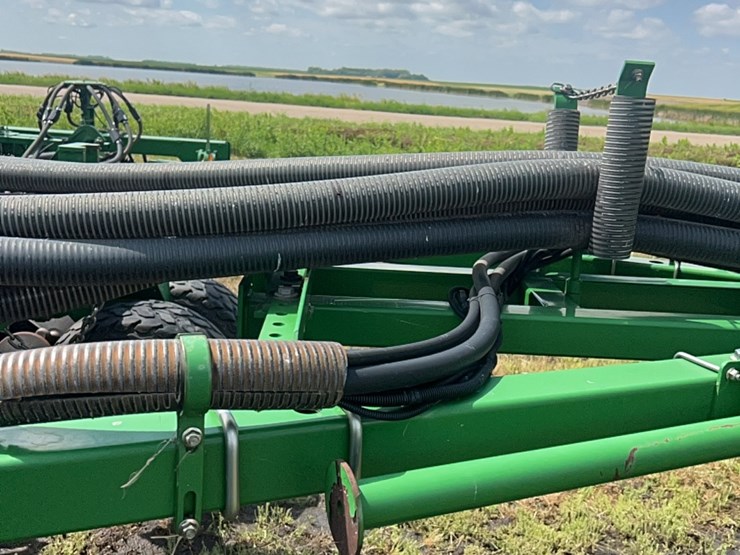 42.5’-jd-1890-no-till-air-seeder,-has-model-1910-350-bushel-cart,-20.8-38-raidial-duals-image-97