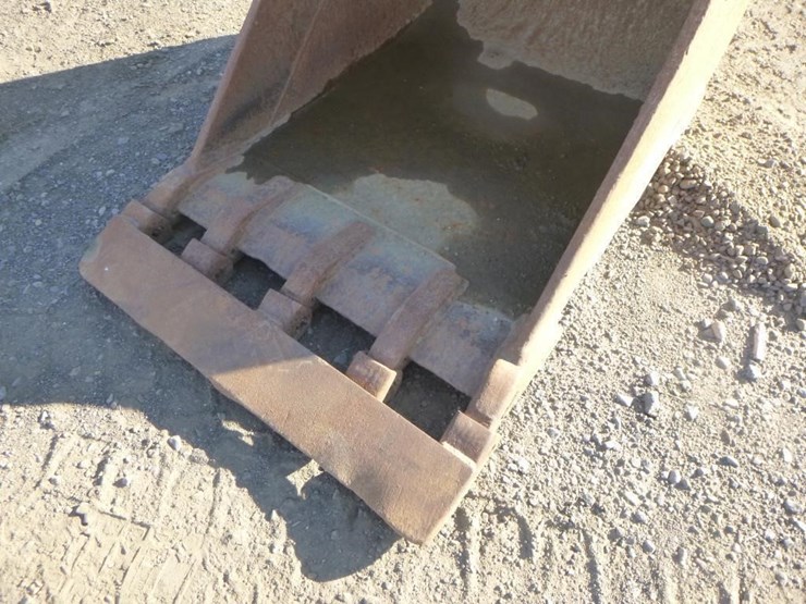 wr-24"-excavator-cleanup-bucket-image-6