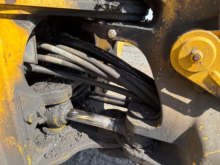 deere-410l-image-15