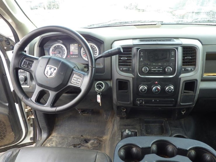 2015-ram-2500-crew-cab-pickup-truck-image-9