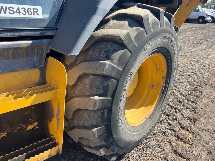 deere-410l-image-15