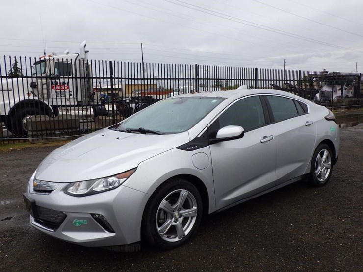 2017-chevrolet-volt-sedan-image-1